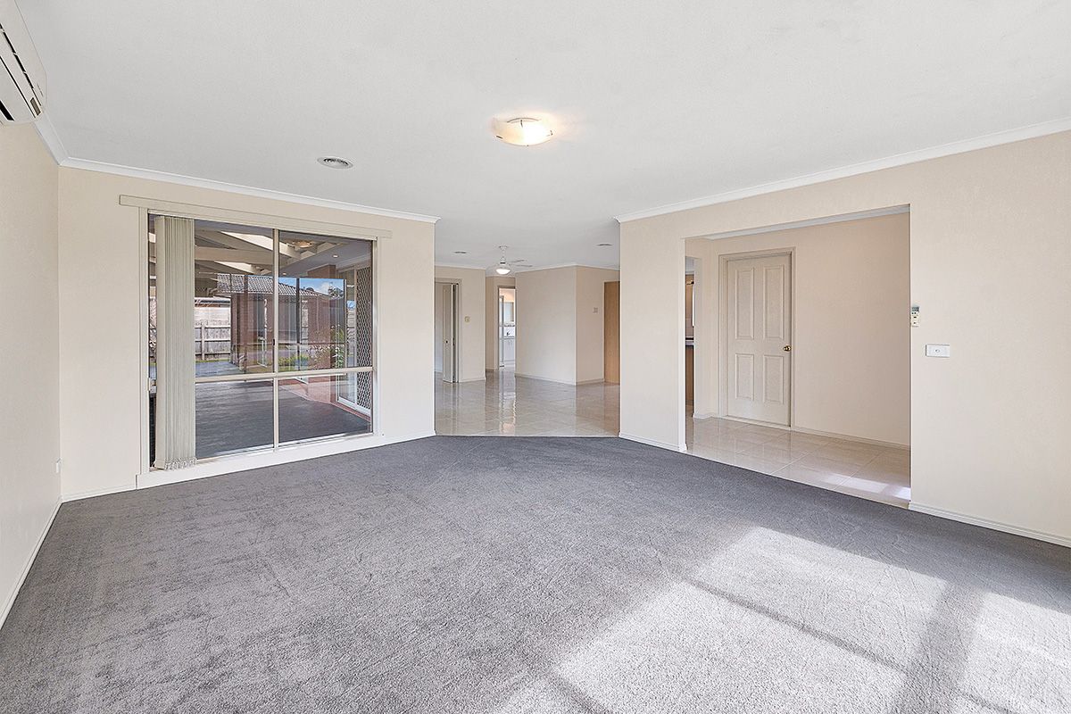 1 Chatham Close, Cranbourne East VIC 3977, Image 1