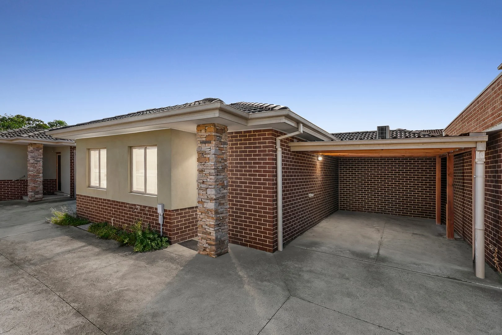 2/10 Sandra Avenue, Fawkner VIC 3060