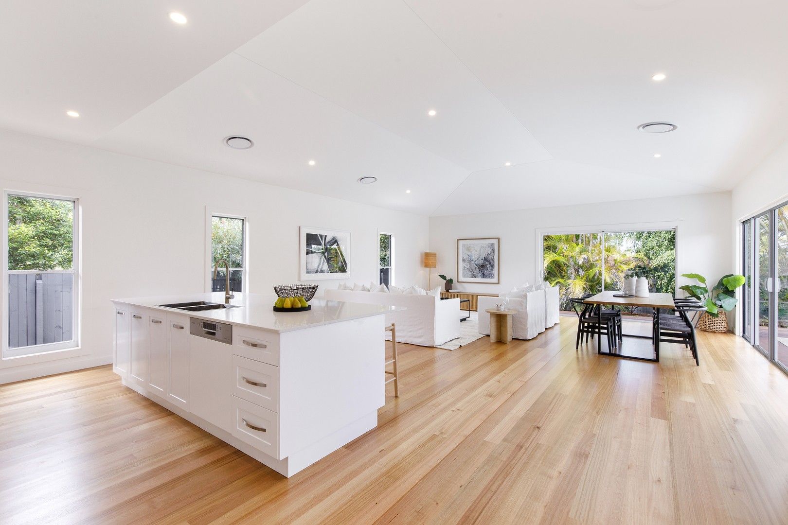 4 bedrooms House in 97 Moorindal Street TEWANTIN QLD, 4565