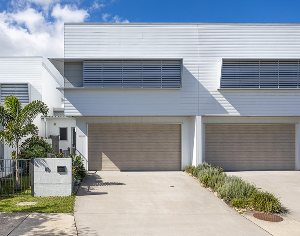 10 Captain Avenue, Newport QLD 4020