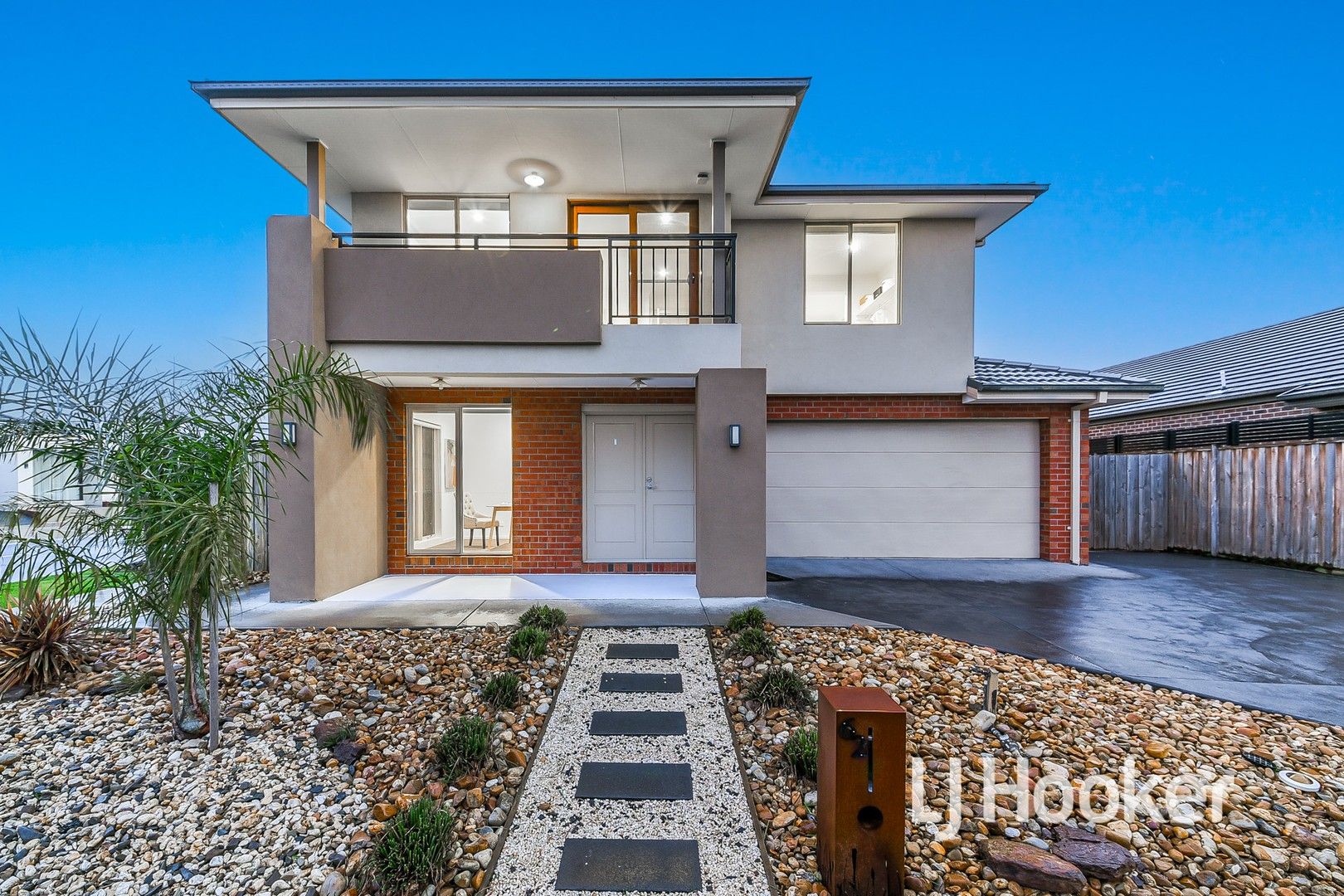 4 bedrooms House in 62 Warmbrunn Crescent BERWICK VIC, 3806