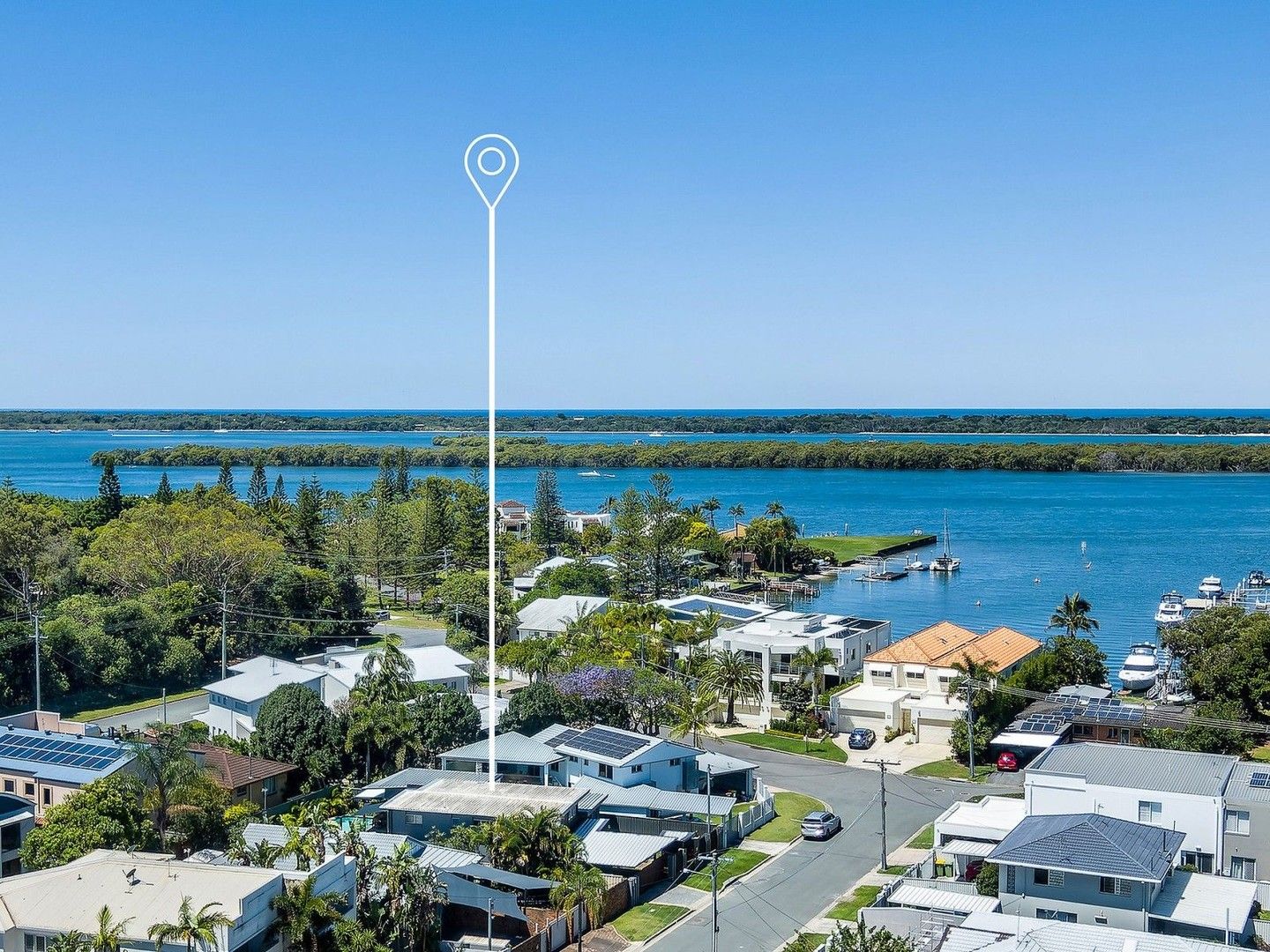 5 bedrooms House in 3 Cassia Street RUNAWAY BAY QLD, 4216