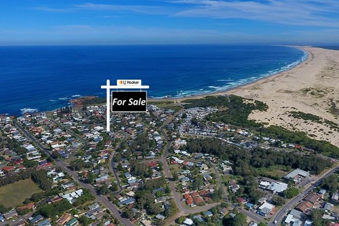 Picture of 32 Pacific Avenue, ANNA BAY NSW 2316