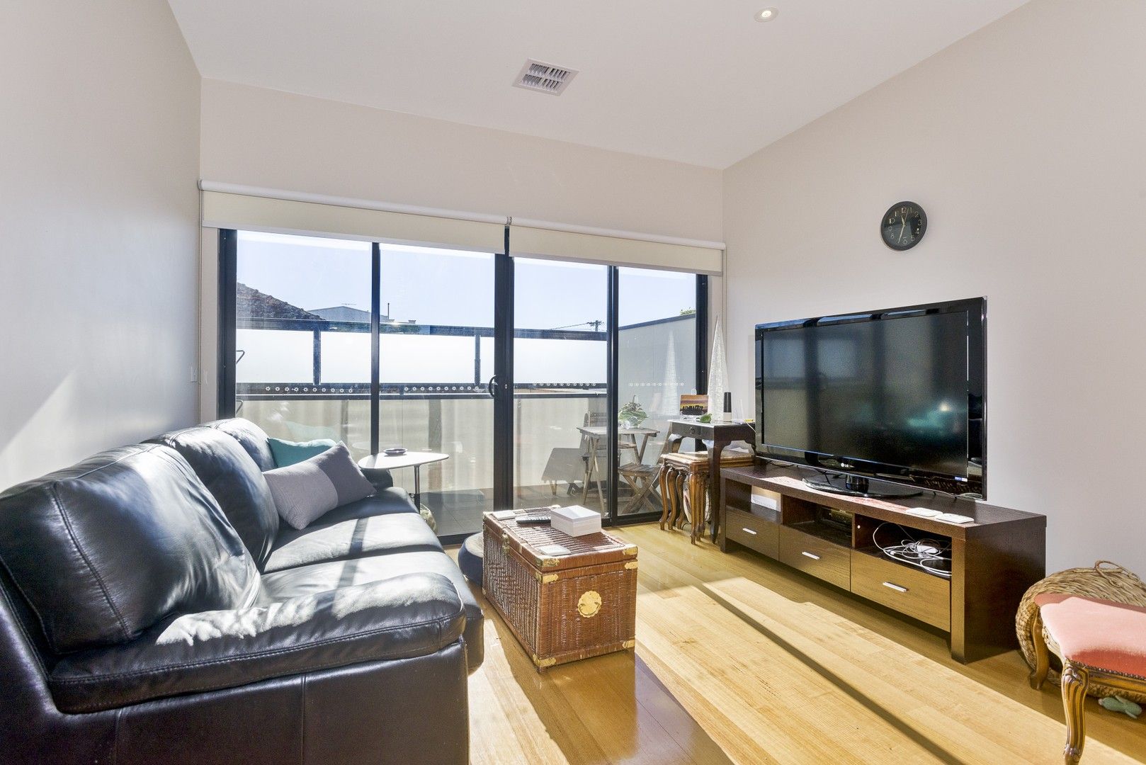 2 bedrooms Apartment / Unit / Flat in 4/584 Plenty Road PRESTON VIC, 3072