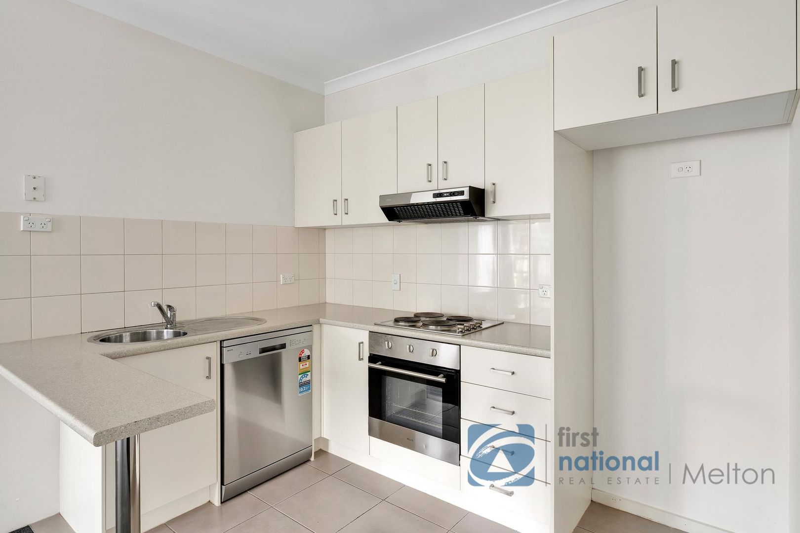 1/9 Petrea Parade, Harkness VIC 3337, Image 2