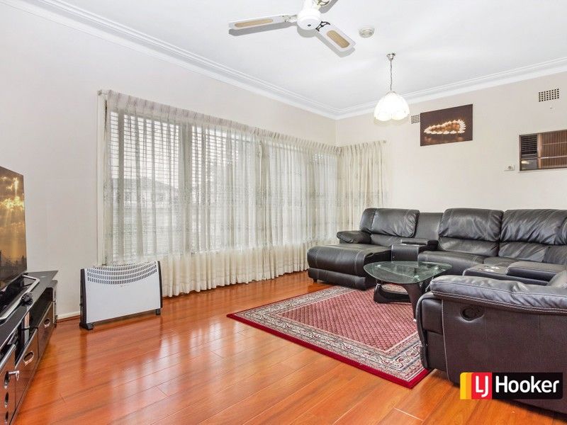 35 Wall Park Avenue, Seven Hills NSW 2147, Image 2