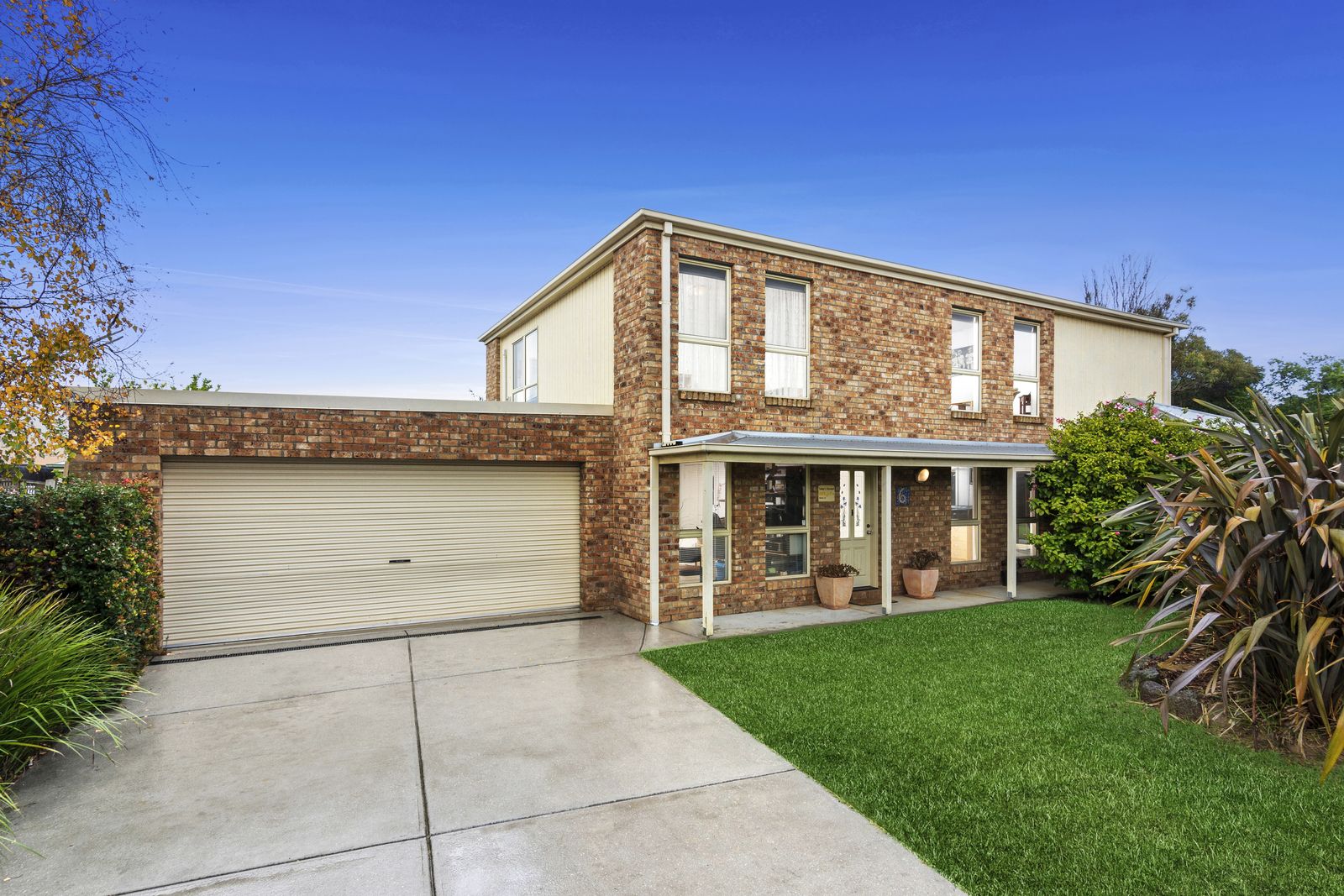 5 bedrooms House in 6 Glenwood Court OCEAN GROVE VIC, 3226