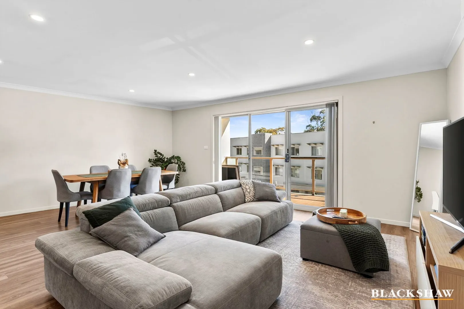 Spacious elevated living in a prime Bruce position - Vista 4