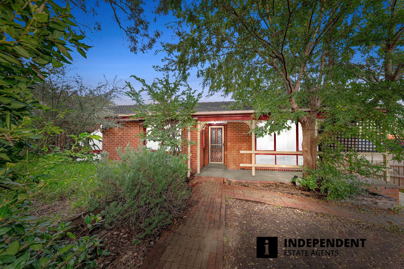 21 Robert Molyneux Avenue, Endeavour Hills VIC 3802, Image 2