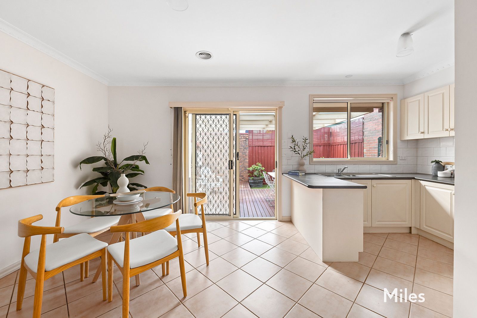 1/10 Linden Avenue, Ivanhoe VIC 3079, Image 2