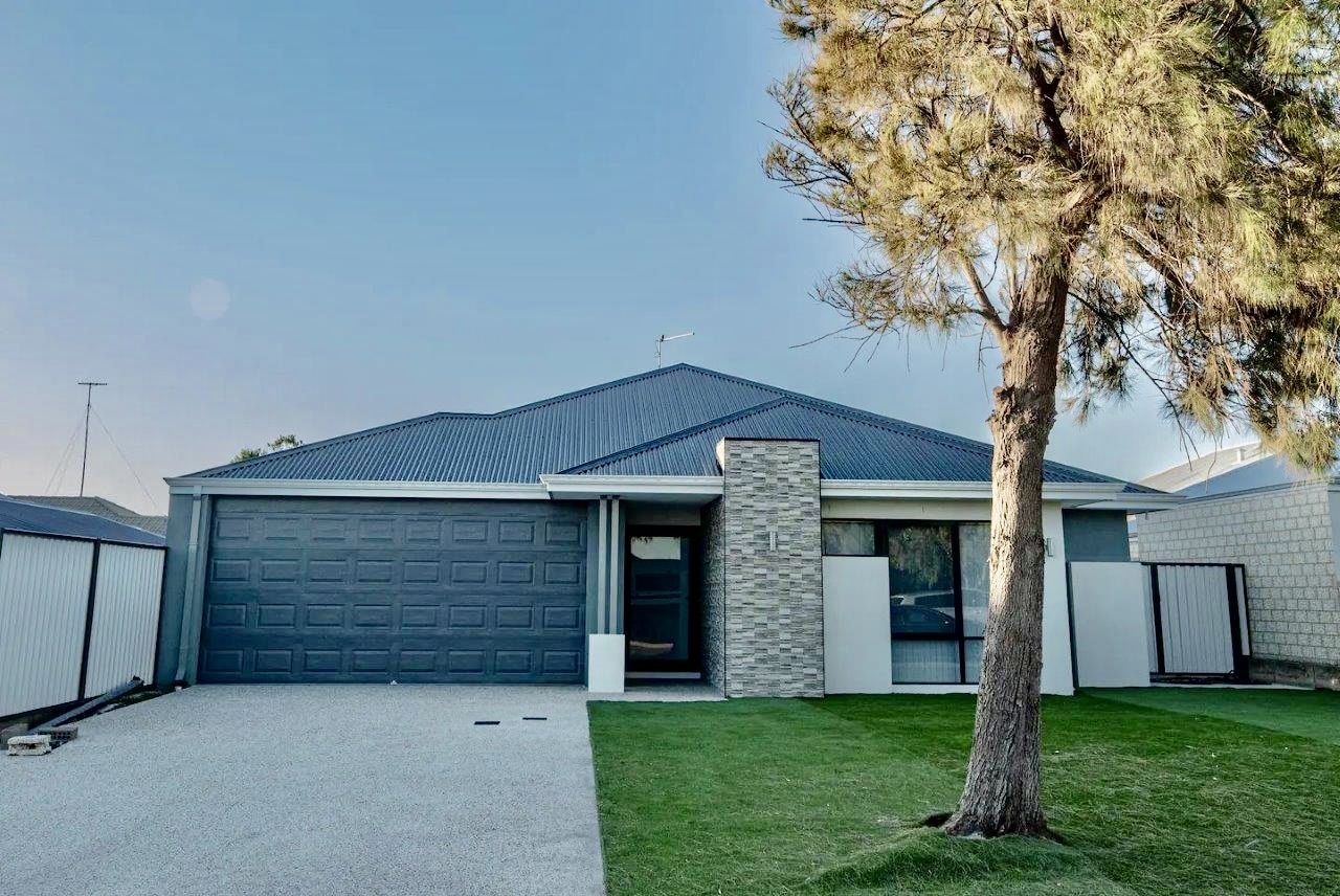 31 Buckingham Drive, Wannanup WA 6210 House For Rent 750 Domain