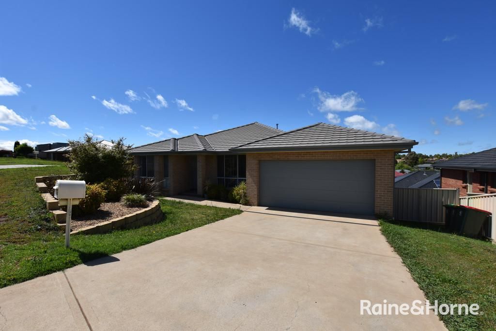 3 bedrooms House in 12 Windamingle Place ORANGE NSW, 2800