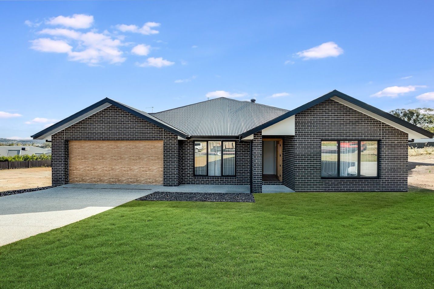 4 bedrooms House in 6 Whitewater Terrace THURGOONA NSW, 2640