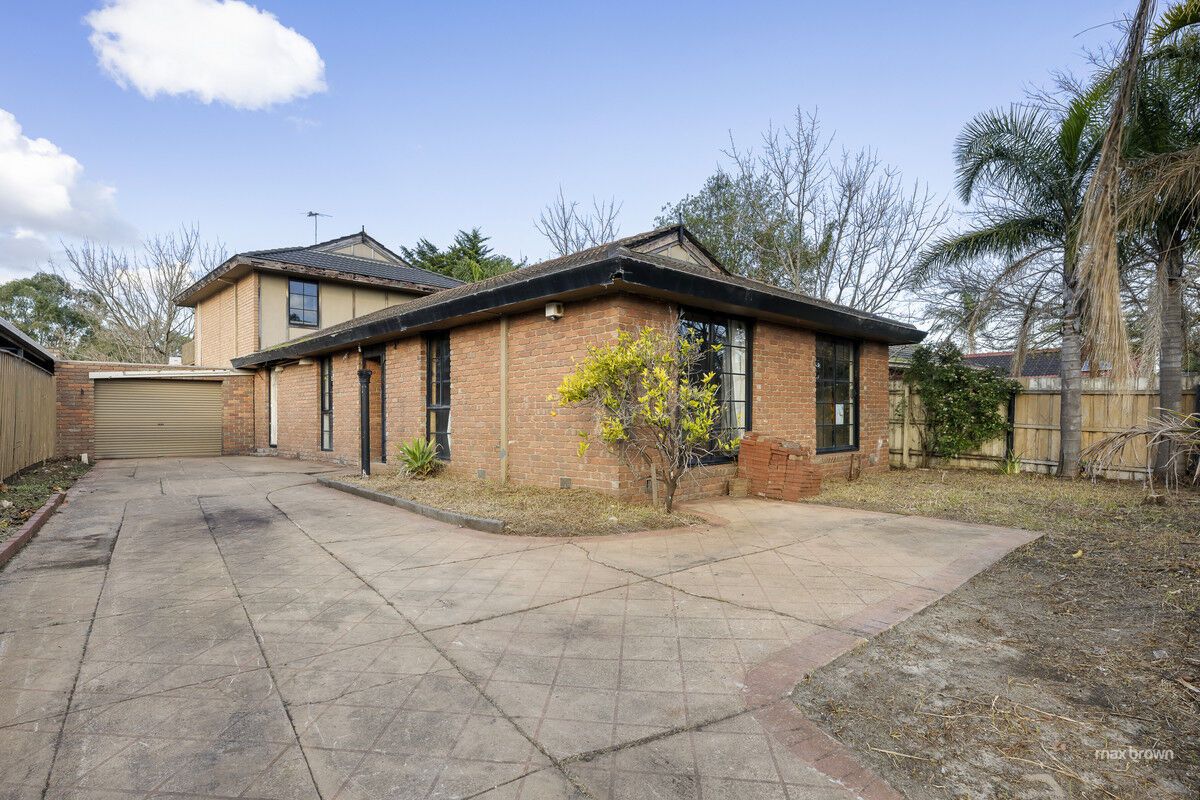 4 bedrooms House in 19 Brett Drive KEYSBOROUGH VIC, 3173