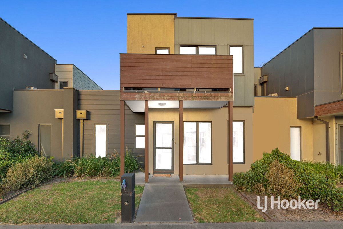 3 bedrooms Townhouse in 40 Bridge Road OFFICER VIC, 3809
