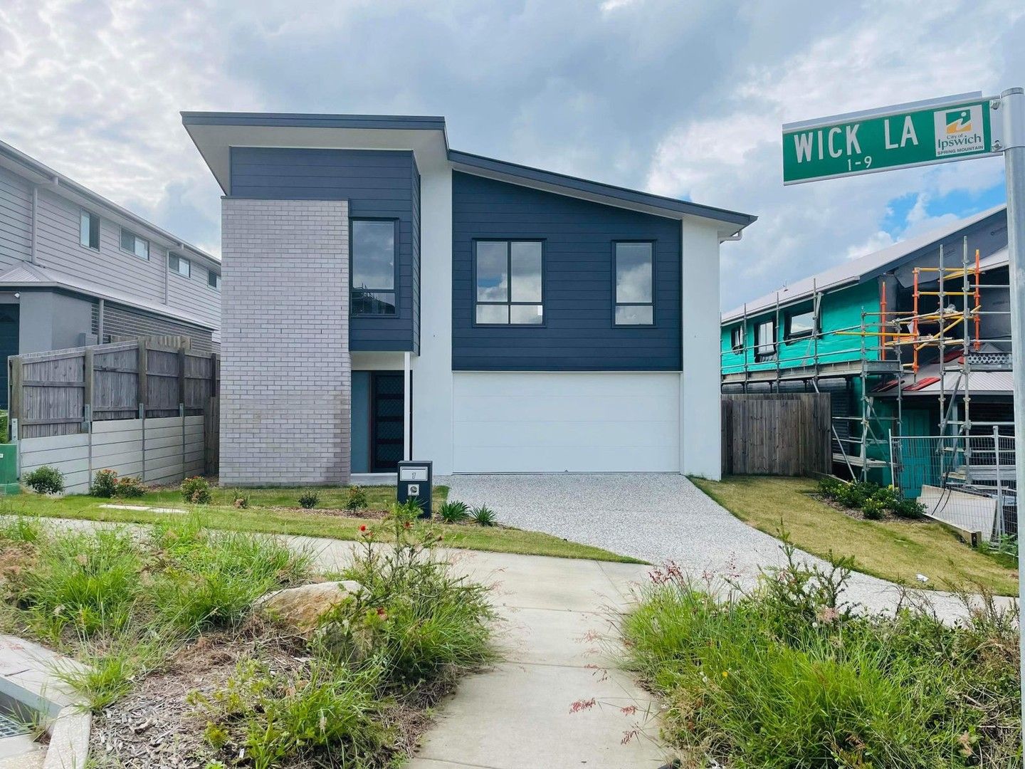 5 bedrooms House in 1 Wick Lane SPRING MOUNTAIN QLD, 4300