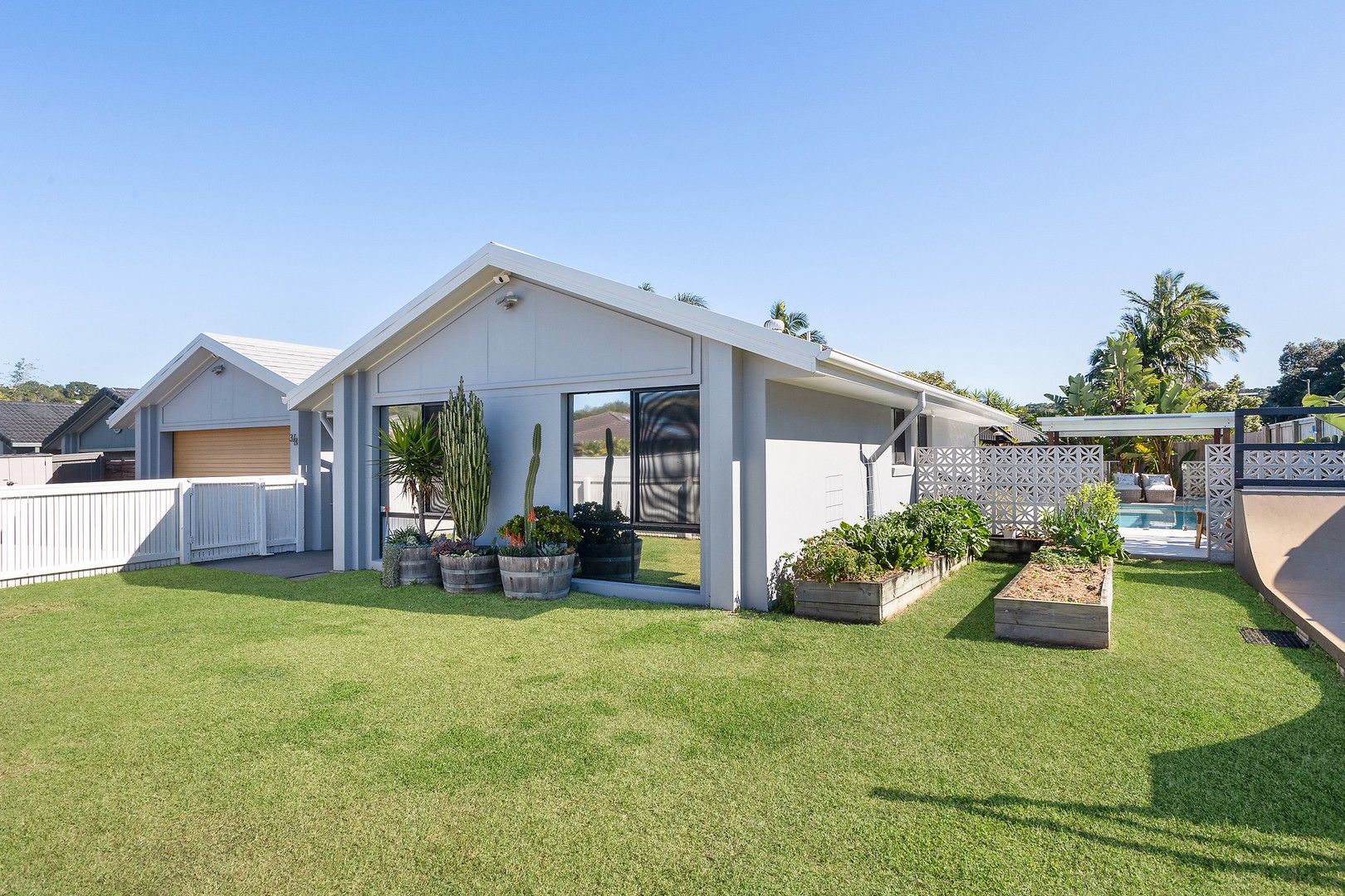 4 bedrooms Semi-Detached in 37B Hutley Drive LENNOX HEAD NSW, 2478