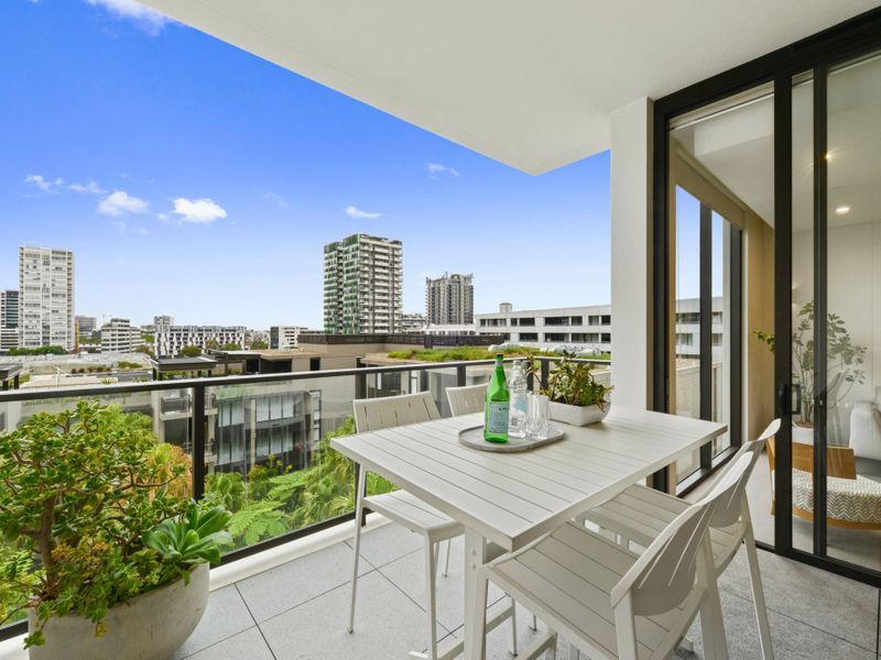 2 bedrooms Apartment / Unit / Flat in Level5/15 Lachlan St WATERLOO NSW, 2017