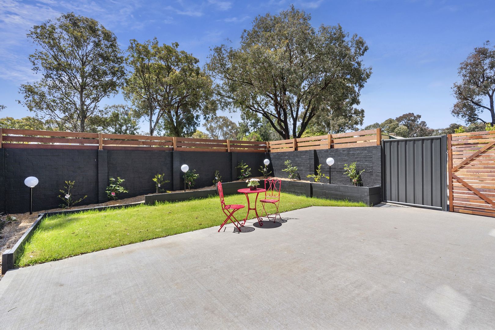 8 Riddell Court, Wanniassa ACT 2903, Image 2