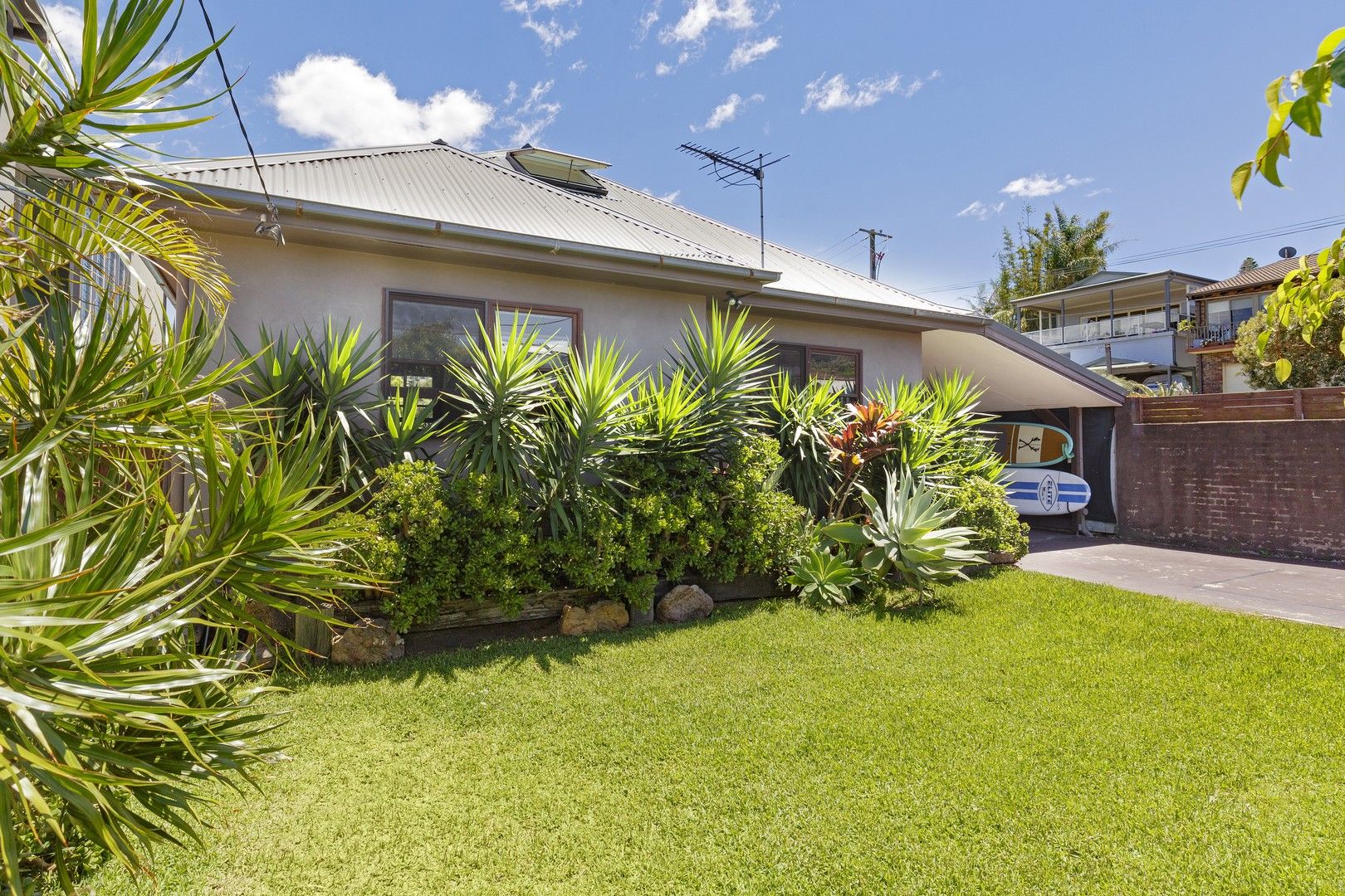 3 bedrooms House in 2 Surf Road NORTH CURL CURL NSW, 2099