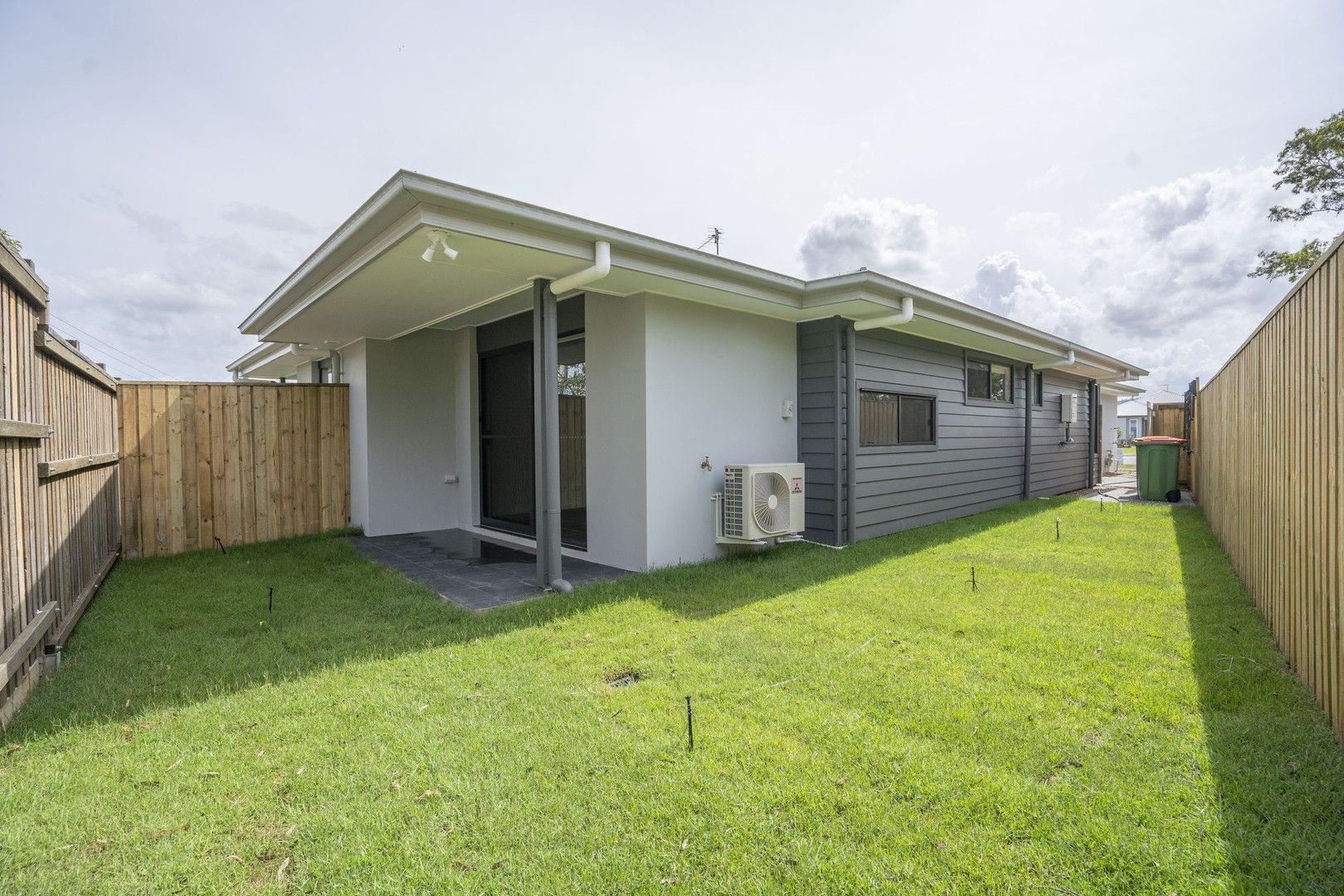 2 bedrooms Duplex in 2/31 Dorchester Close PIMPAMA QLD, 4209