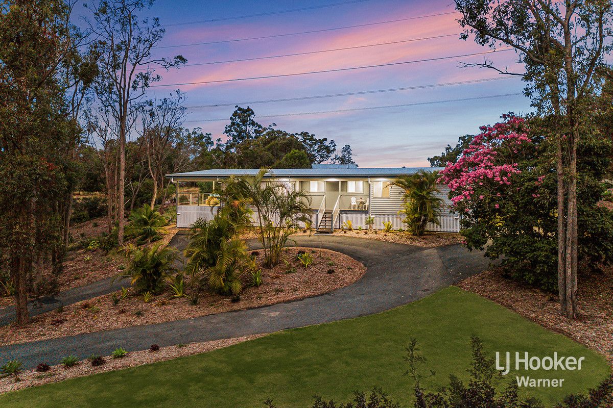 4 bedrooms House in 33 Raven Court WARNER QLD, 4500