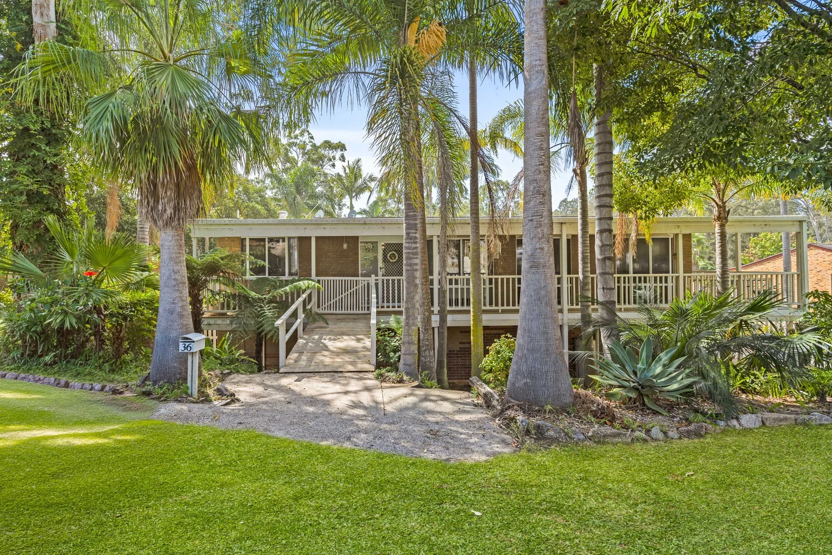 36 Karoola Crescent, Surfside NSW 2536