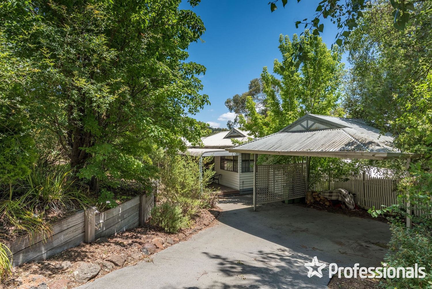 1 Commercial Road, Mount Evelyn Property History & Address Research