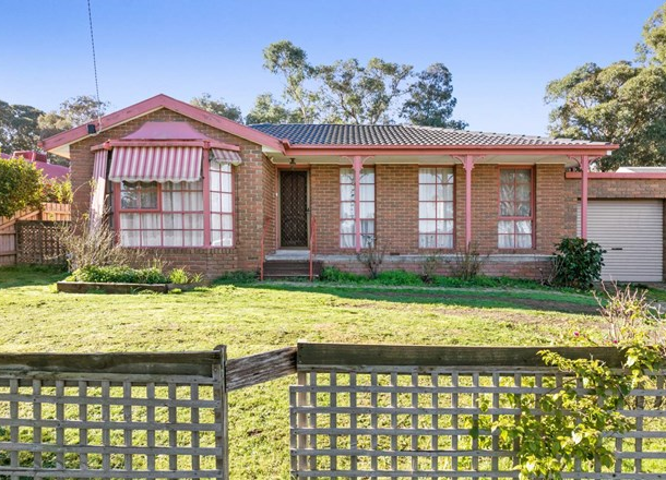 28 Langdale Drive, Croydon Hills VIC 3136