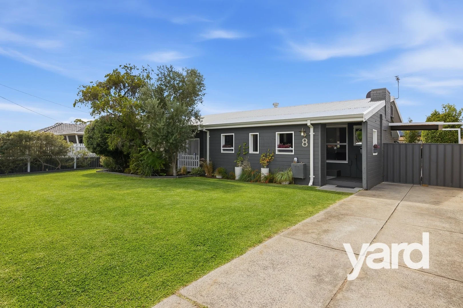 8 Isaac Street, Melville WA 6156