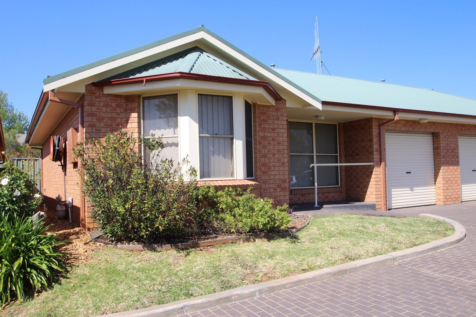 Property Report for 2/189 Clinton Street, Orange NSW 2800