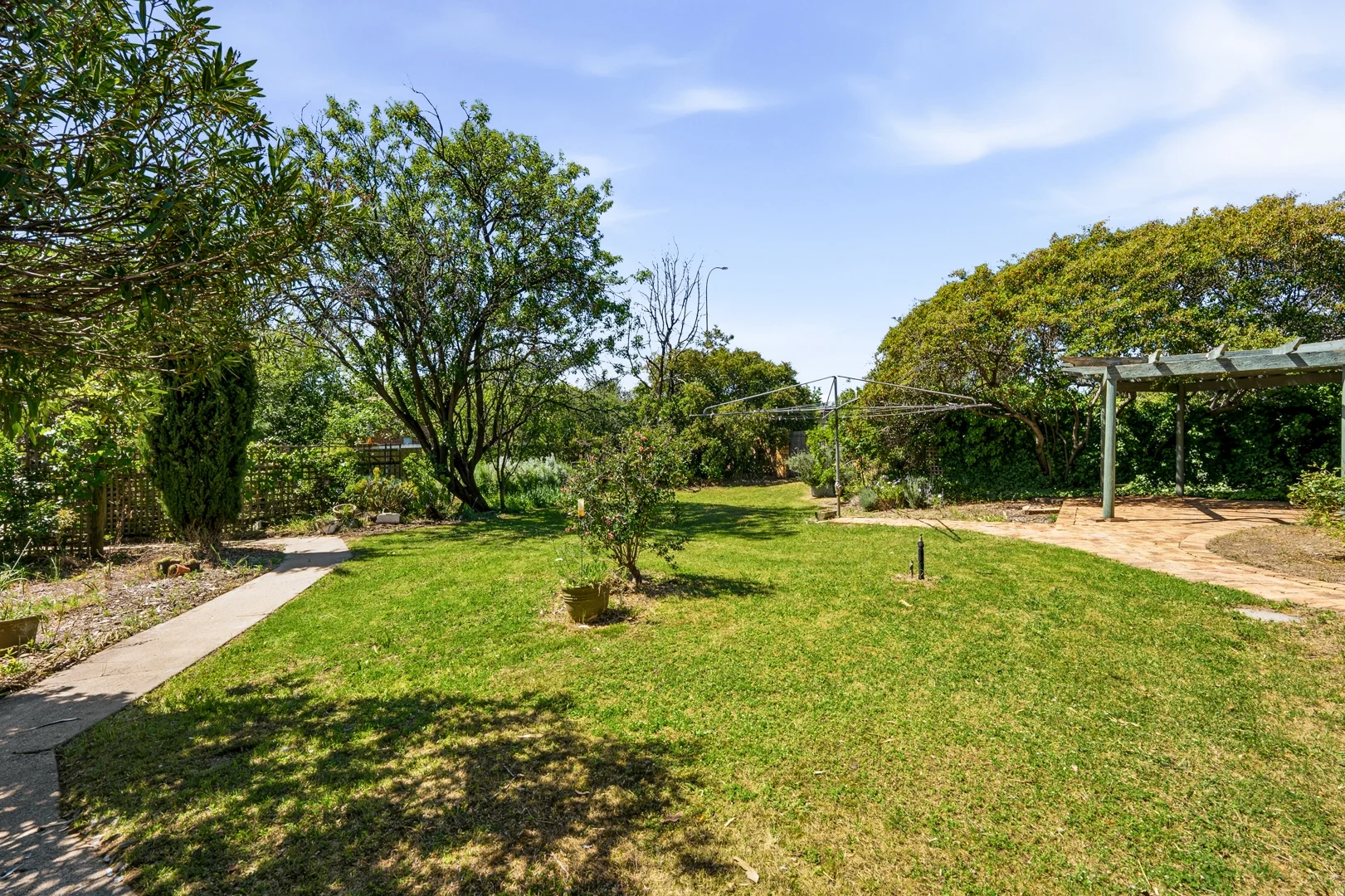 102 Stornaway Road, Queanbeyan NSW 2620 - House For Rent | Domain