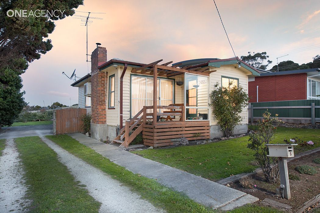 5 Seaside Crescent, Penguin TAS 7316, Image 2