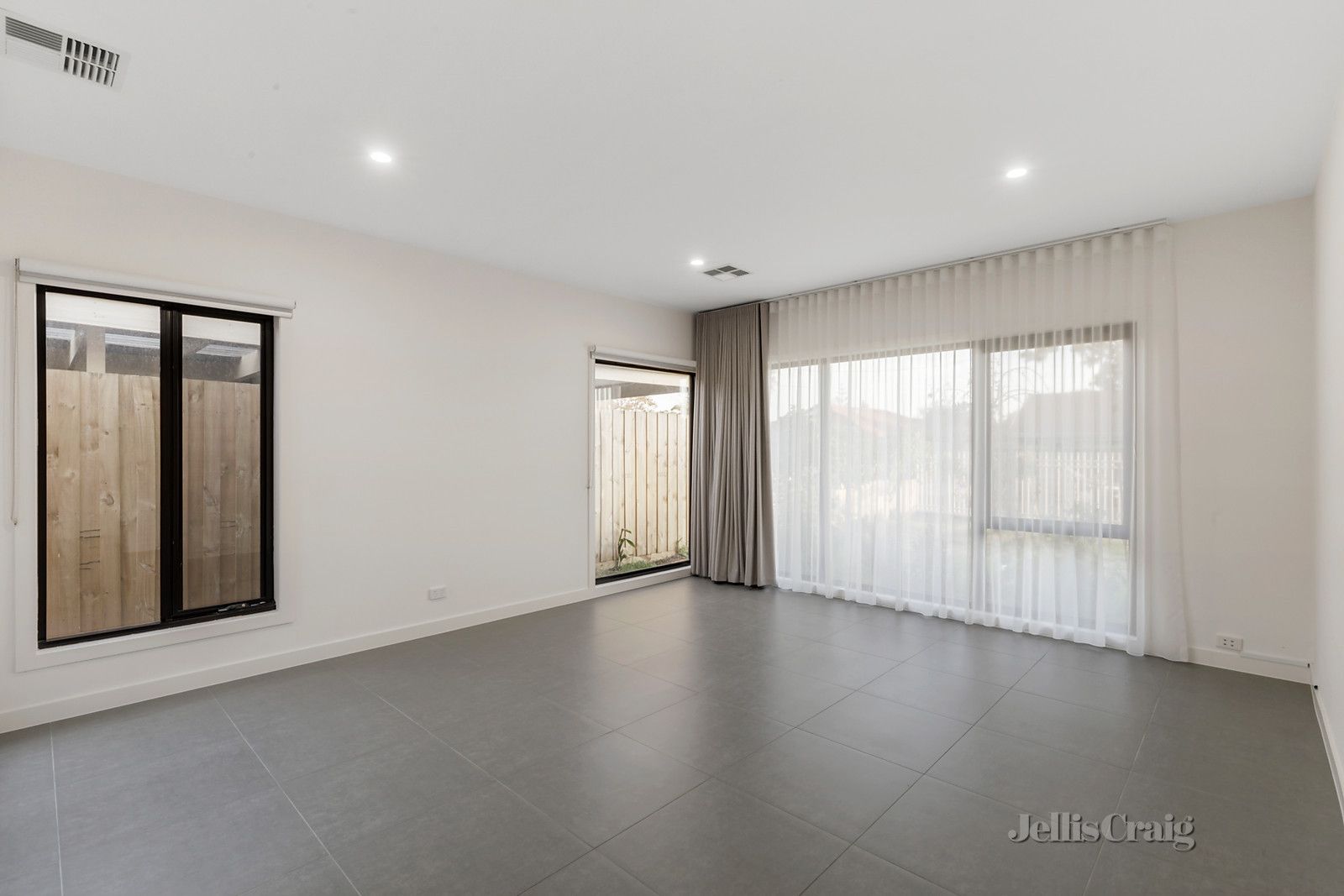 1/114 Bond Street, Ivanhoe VIC 3079, Image 2