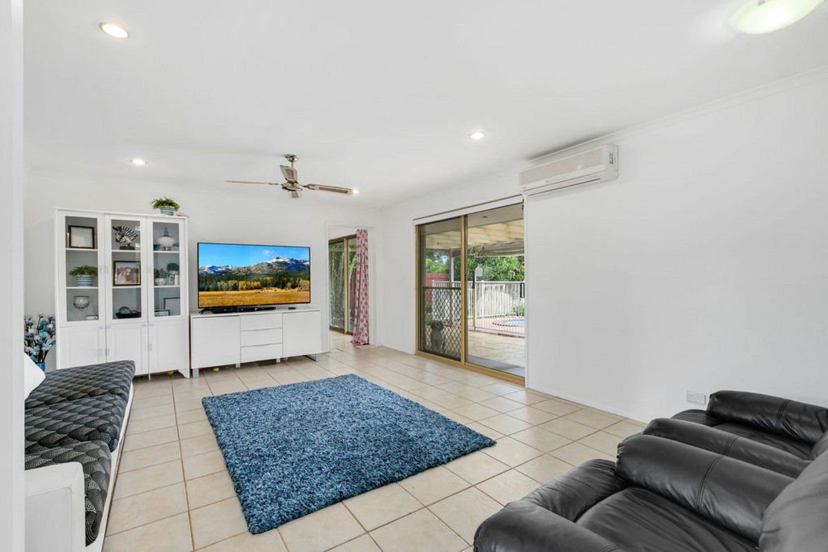 11 Issell Place, Highland Park QLD 4211, Image 2
