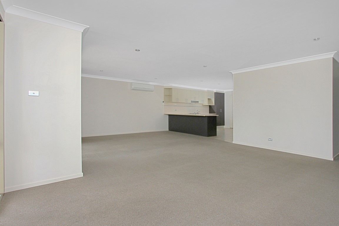 38 Beauty Crescent, Surfside NSW 2536, Image 2