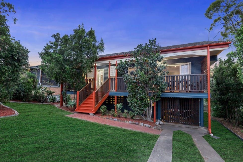 4 bedrooms House in 6 Lurneah Crescent FERNY HILLS QLD, 4055