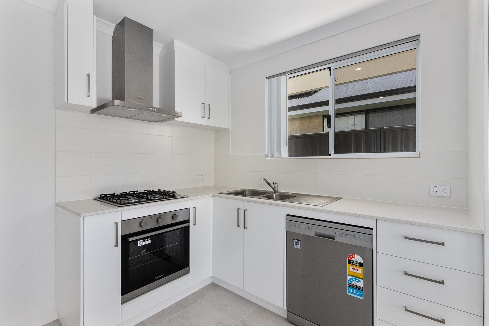 2 bedrooms House in 3a Swaledale Parade HAYNES WA, 6112