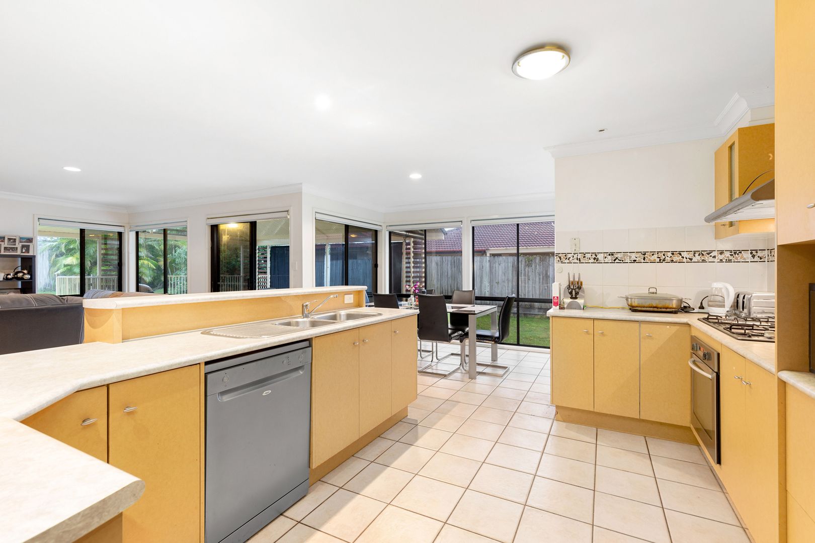 29 Wyellan Place, Upper Kedron QLD 4055, Image 2