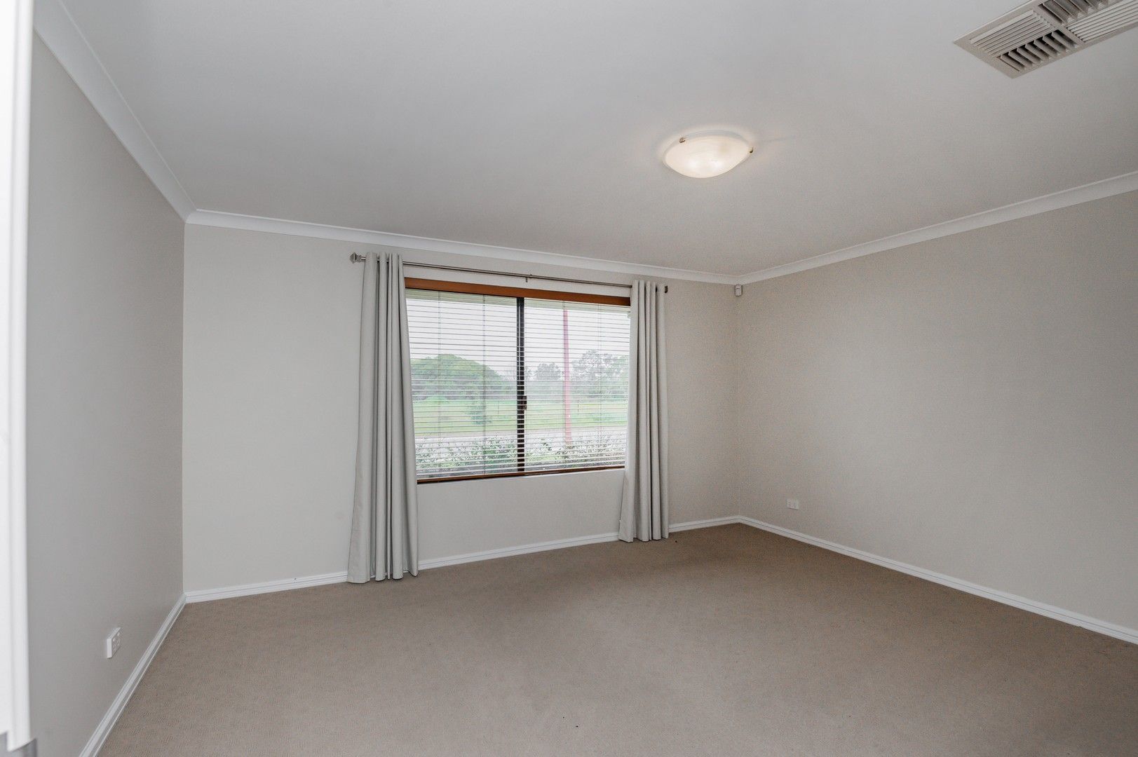 4 bedrooms House in 43 Lakey Street SOUTHERN RIVER WA, 6110