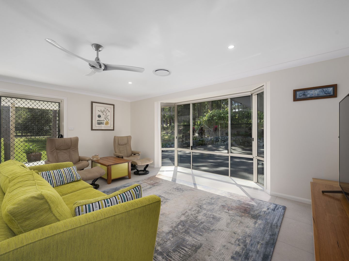 27 Skinner Close, Emerald Beach NSW 2456, Image 2