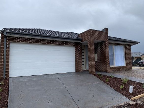 3 bedrooms House in 9 Pettit Close BERWICK VIC, 3806