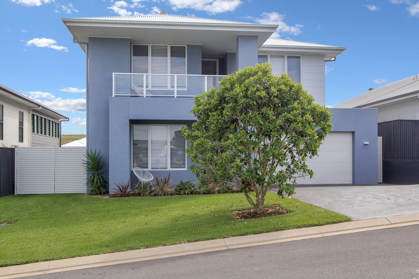 4 bedrooms House in 11 Waterside Way LAKE CATHIE NSW, 2445