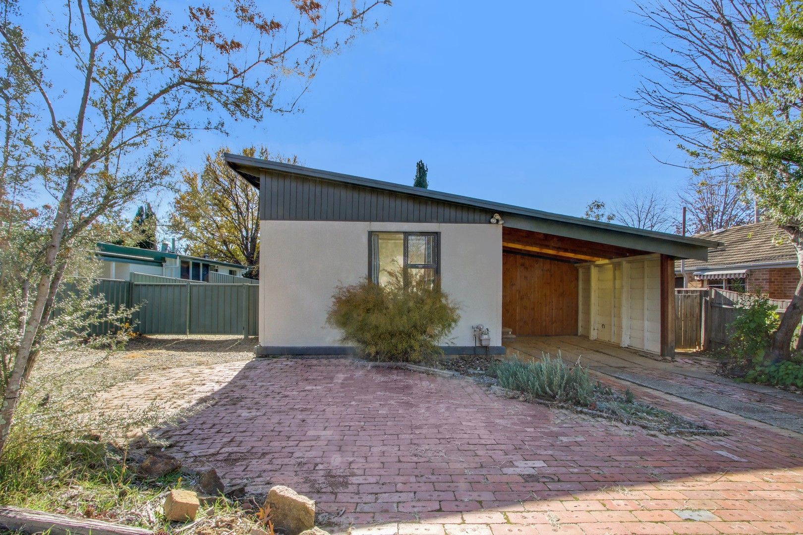 3 bedrooms House in 93 Walker Cres NARRABUNDAH ACT, 2604