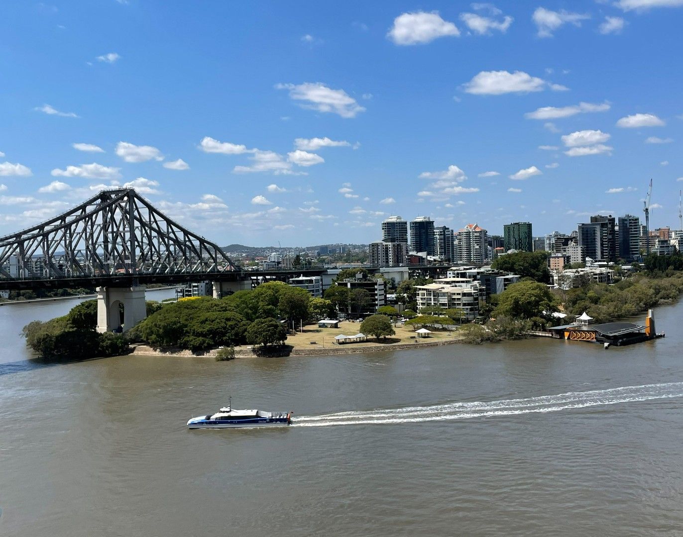 2 bedrooms Apartment / Unit / Flat in 0142/30 Macrossan St BRISBANE CITY QLD, 4000