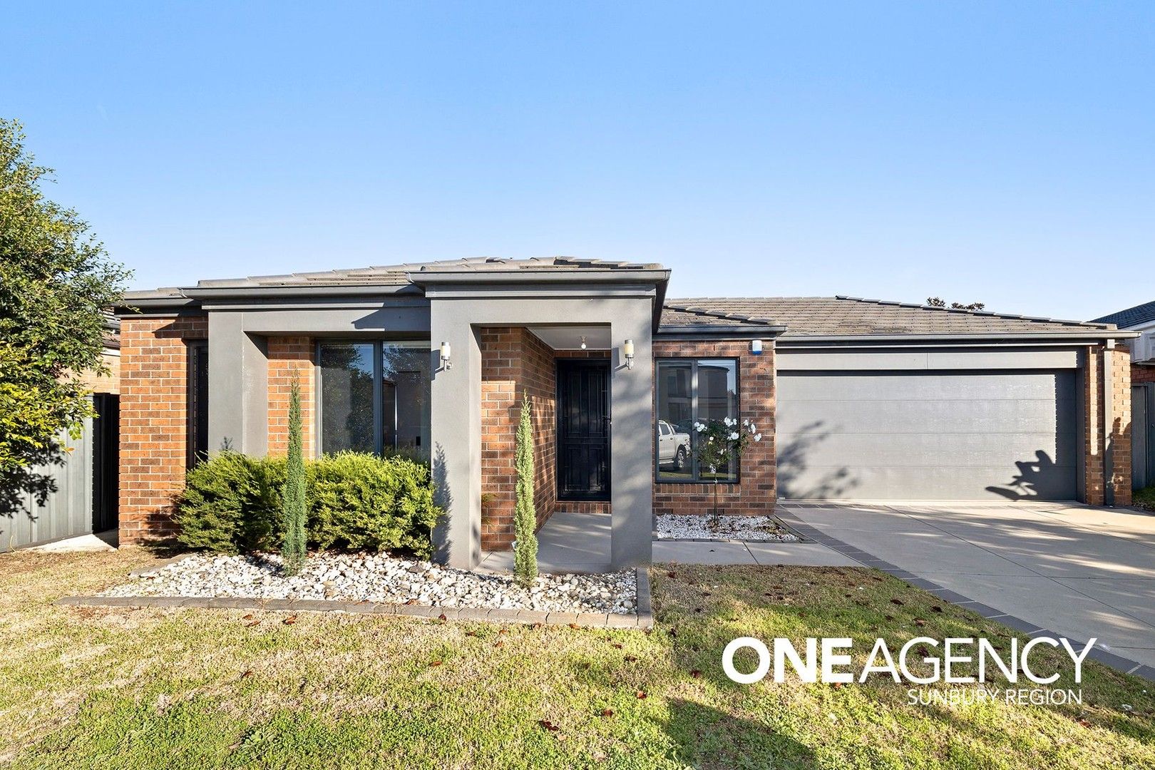 3 bedrooms House in 5 Ryan Close DEER PARK VIC, 3023