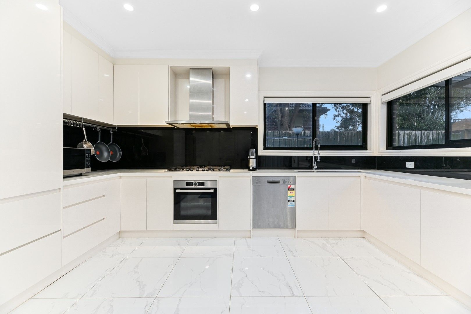 3 bedrooms House in 22 Toolang Court MOUNT WAVERLEY VIC, 3149