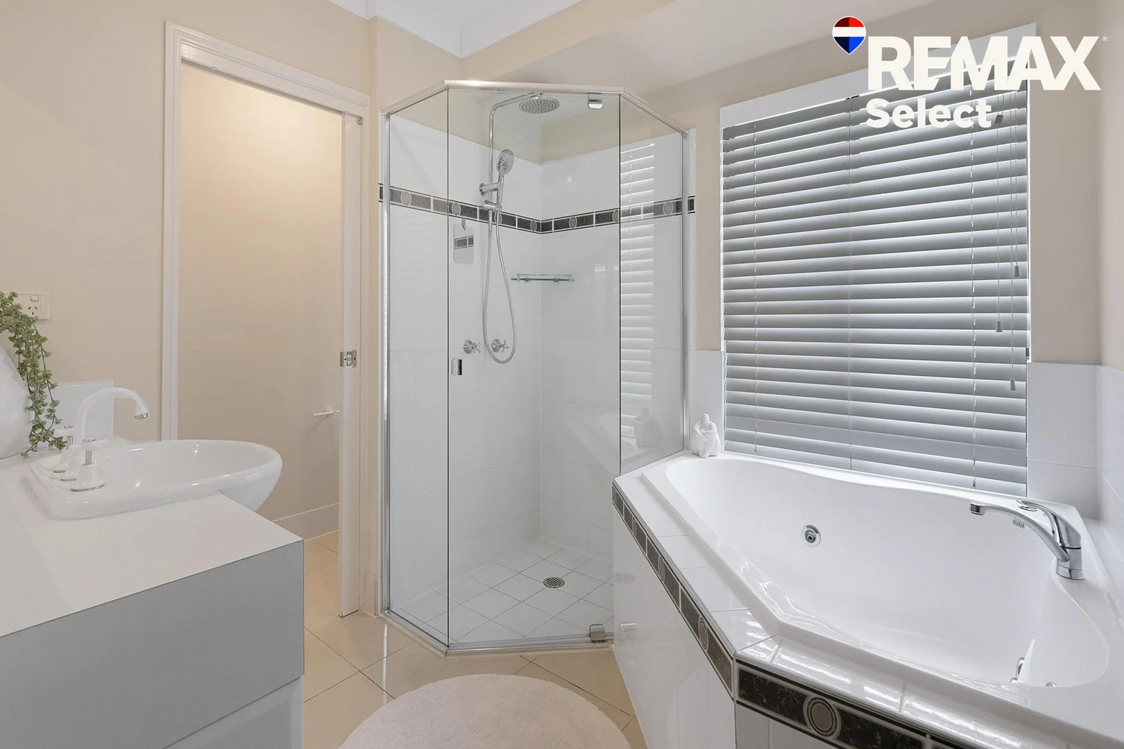 Additional image 23 of 6 Victor Ave, Glenella QLD 4740