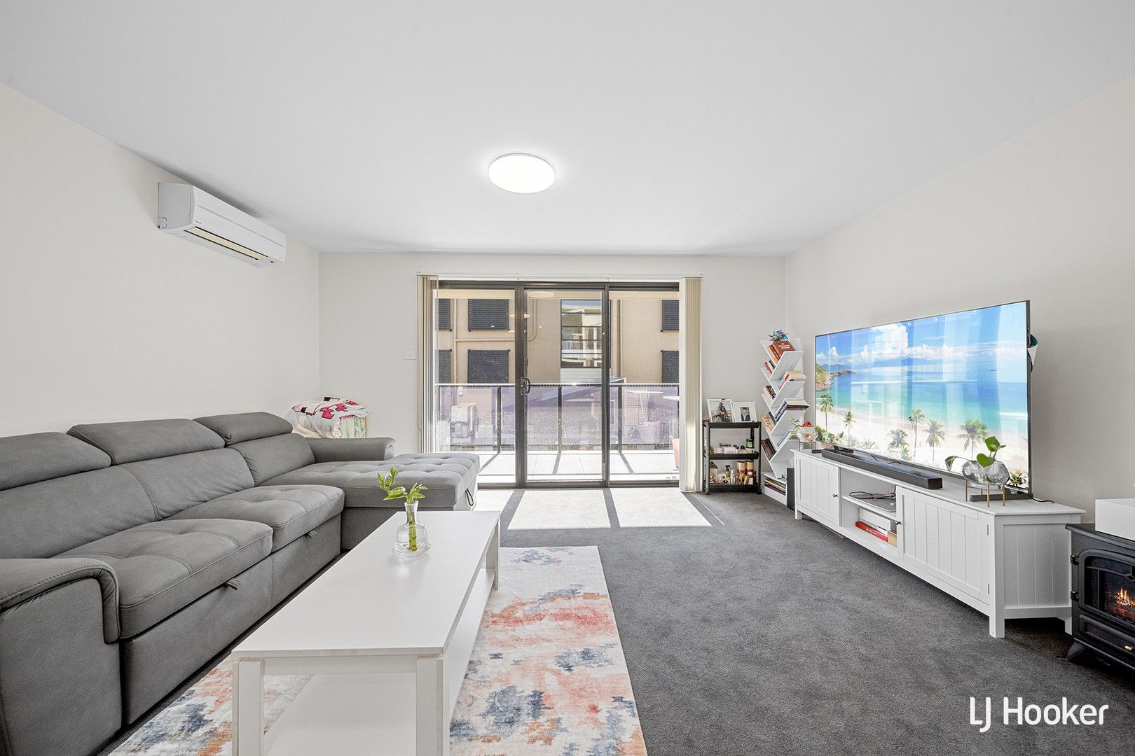 1 bedrooms Apartment / Unit / Flat in 33/1 Gungahlin Place GUNGAHLIN ACT, 2912