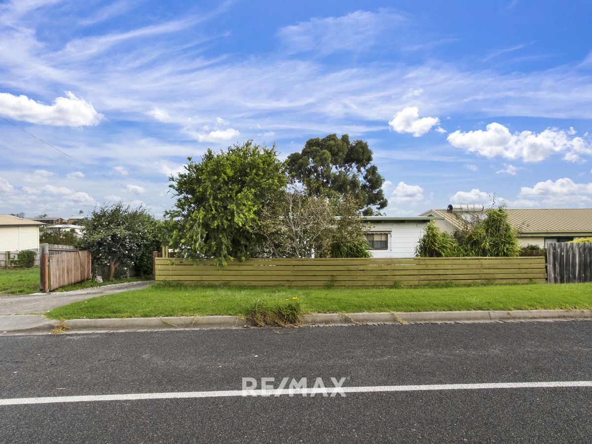 3 bedrooms House in 63 Capes Road LAKES ENTRANCE VIC, 3909